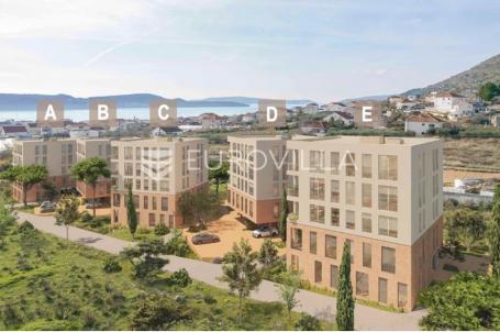 Trogir, Seget Donji, dvosoban stan na drugom katu neto korisne površine 90 m², S4, C