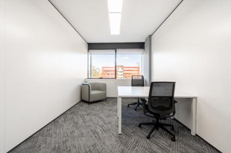 Pristup profesionalnim kancelarijama na lokaciji Regus Business Tower Montenegro