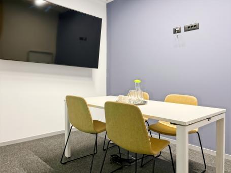 Privatne kancelarije za 4 zaposlenih na lokaciji Regus Business Tower Montenegro