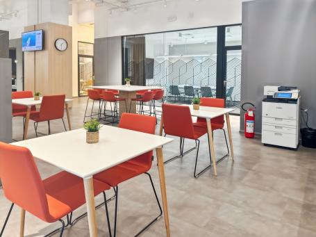 Неограничен пристап до coworking простор во Regus Paladium
