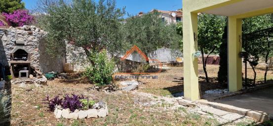 Marina - EKSKLUZIVNA PRODAJA apartmanske kuće s vrtom