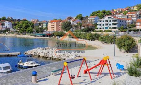 Marina - dvojna apartmanska kuća