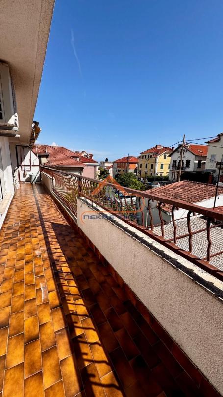 ESKLUZIVNO!!!! MARJAN,2 STANA SA GARAŽOM I VRTOM