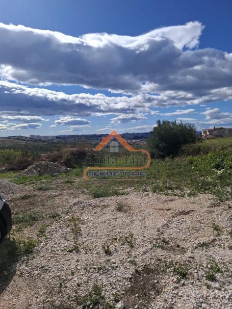 Mravince - građevinsko zemljište cca 1000m2