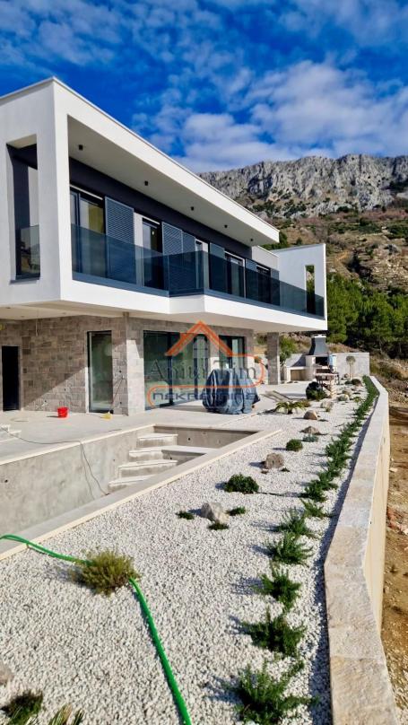 DUGI RAT-MODERNA VILA S BAZENOM I POGLEDOM NA MORE