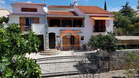 Seget Vranjic - samostojeća apartmanska kuća