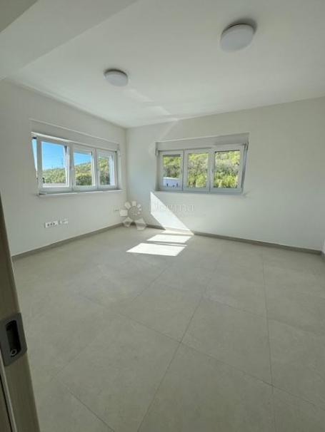 Poslovni prostor 173 m² za najam - Škurinje