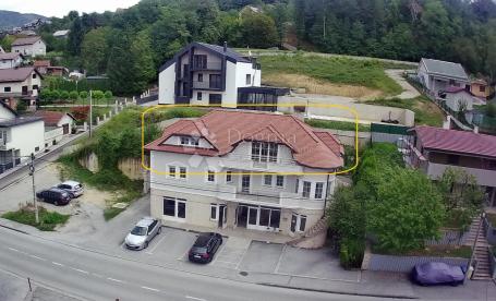 Kompletno rekonstruiran stan u potkrovlju zgrade nadomak centra Krapine!