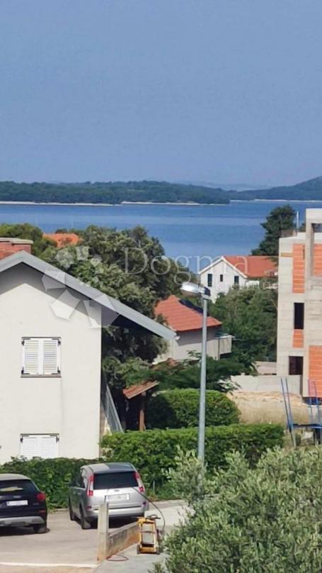 ŽABORIĆ - kuća s tri uređena stana