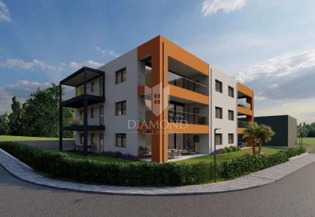 Umag, luksuzni stan 150 m do mora s liftom!