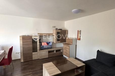 Zagreb, PREČKO, uređen dvosoban stan s balkonom, 52 m²