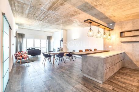 Sveti Ivan Zelina, prekrasna dvojna kuća površine 385 m²