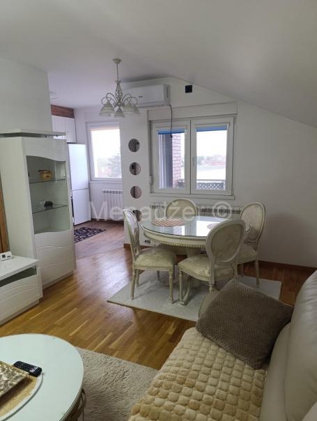 Stara Pazova, centar, novo, lux, 2.0 53m2, lodja, namesten
