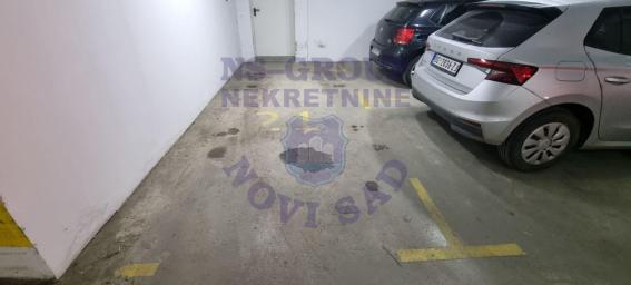 Garažno mesto u suterenu zgrade 11m2