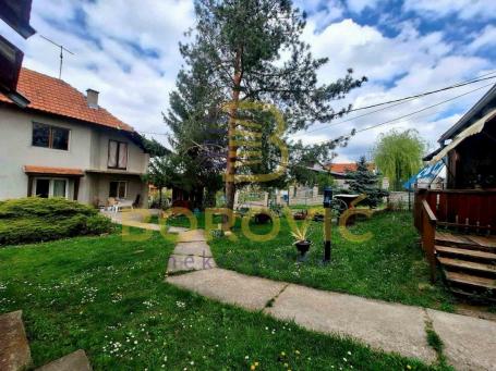 Ripanj-Lipovički put, 259m2, 8 ari placa