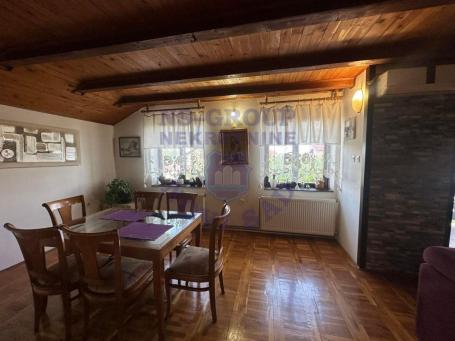 Odlicna spratna kuća na Sajlovu