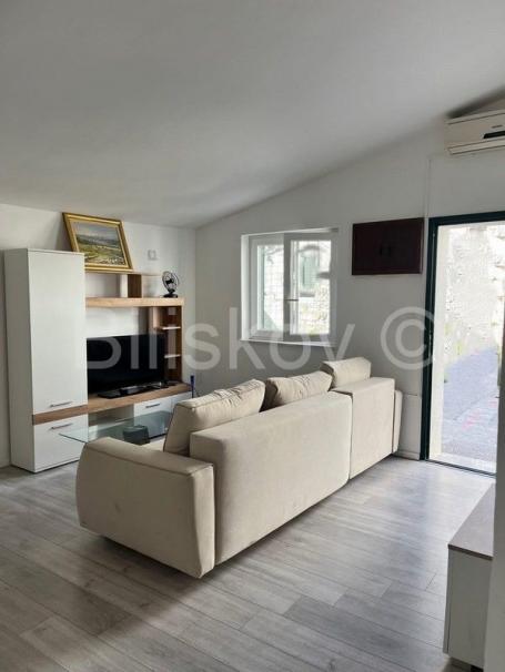 Brač, Milna, prodaja dvosoban stan 80 m2