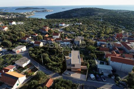 Prodaja, zemljište s projektom za vilu, Sevid