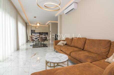 Zagreb, Remete, moderan četverosoban penthouse 113 m² s 2 vanjska parkirna mjesta