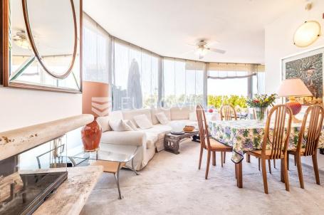 Zagreb, Cvjetni trg, luksuzan dvosoban penthouse 90 m² s terasom 50 m²