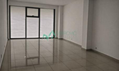 Izdavanje, Poslovni prostor, 129m2 , Bulevar Oslobođenja