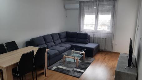 Nov Dvosoban namešten stan + garažno mesto blizu Centra