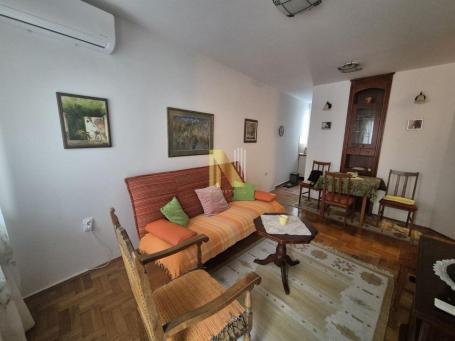 Namešten stan u Lasla Gala ulici