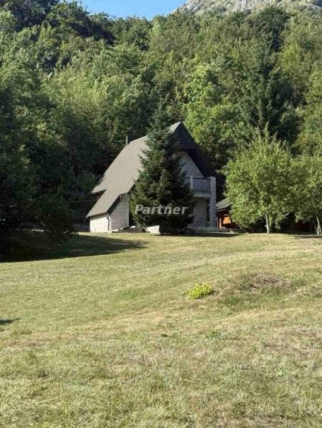 Kolašin, Crkvine, dvije kuce na 21.000m2 zemljista