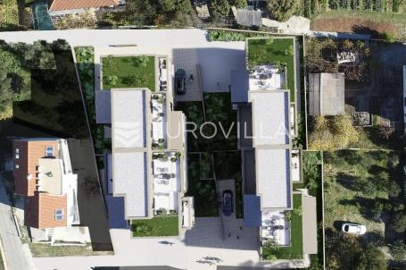Trogir, dvosoban stan s vrtom