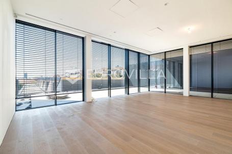 Luksuzan trosoban dvoetažan penthouse u Kaptol centru