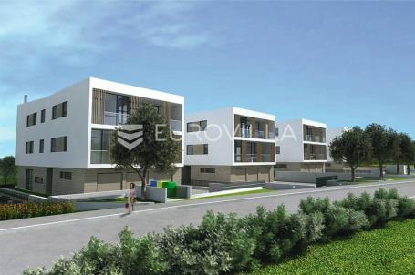 Rovinj, kvalitetni trosobni stan 2. kat, 107 m² novogradnja, parking