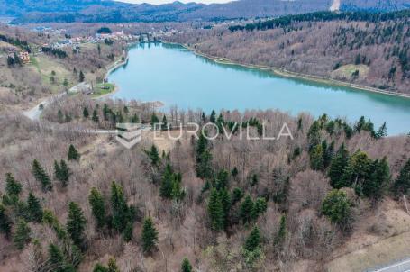 Fužine, ekskluzivno zemljište 15.025 m² uz jezero Bajer s lokacijskom dozvolom za turističko naselje