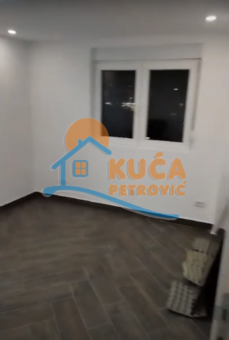 Izdaje se poslovni prostor u blizini Čaira 58m2!