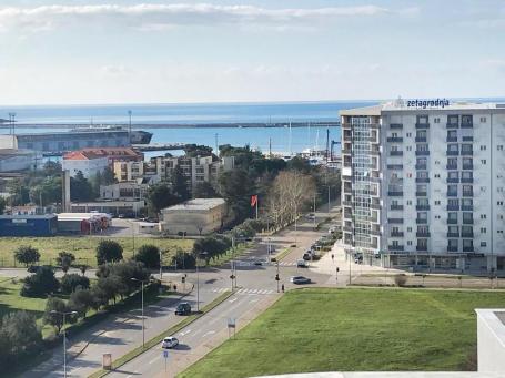 Moderan jednosoban stan sa pogledom na more u centru Bara