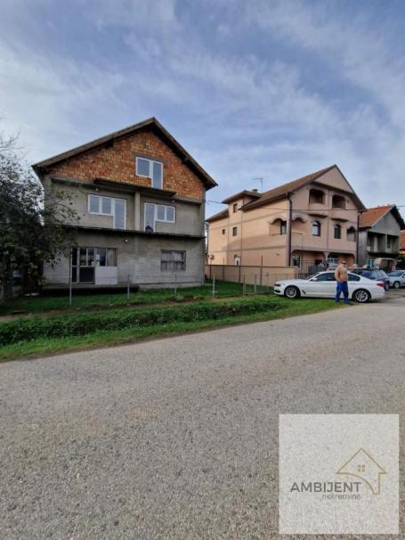 Kuća 256 m² sa placem 5.2 a u Deču, Pećinci