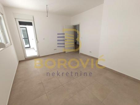 Dušanovac, 104m2, dvorište, može i za poslovni prostor