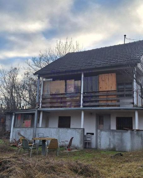 Kuca na odlicnom placu na Banstolu