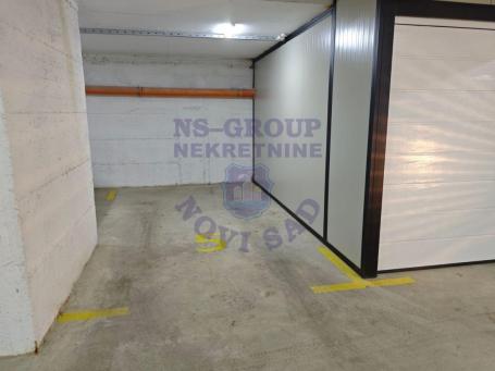 Garažno mesto u suterenu zgradi 13m2