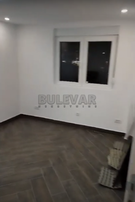 Izdaje se poslovni prostor u blizini Čaira 58m2!