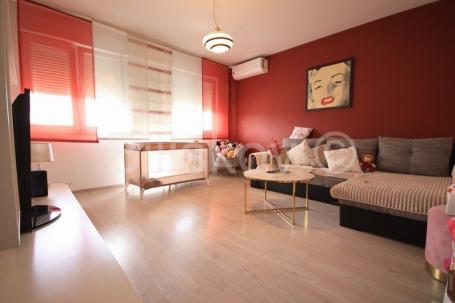 Split, Bol, dvosoban stan 55 m2 na 4. katu 