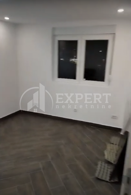Izdaje se poslovni prostor u blizini Čaira 58m2!