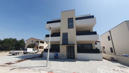Novogradnja apartmani, južna strana otoka Vira. 