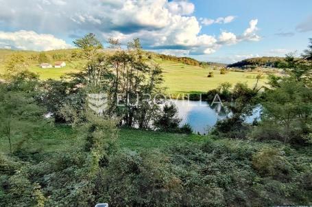 Ozalj, Grdun, poljoprivredno zemljište 8429 m² s 2 objekta