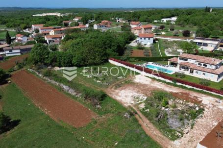 Istra, Ladići, ekskluzivno građevinsko zemljište s projektom i pravomoćnom građevinskom dozvolom