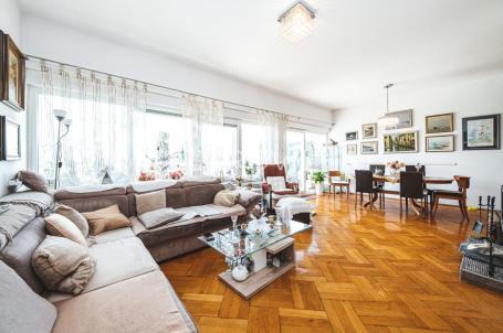 Zagreb, Pantovčak, prostrana obiteljska kuća 400 m² na parceli 735 m², prekrasan pogled