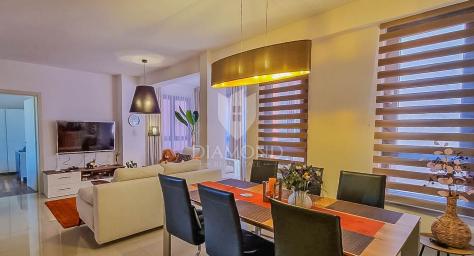 Novigrad, stan 90 m2 1. red do mora!