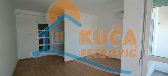 Izdaje se stan na Bulevaru Nemanjića