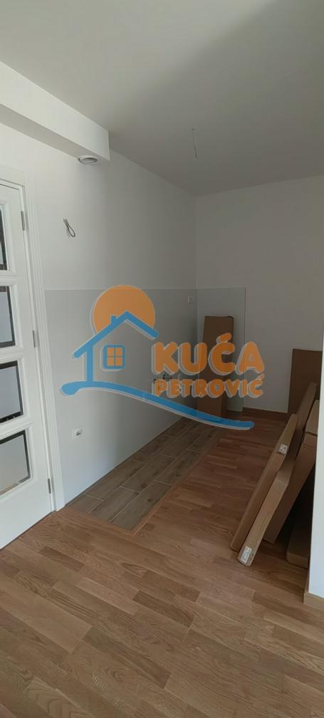 Izdaje se stan na Bulevaru Nemanjića