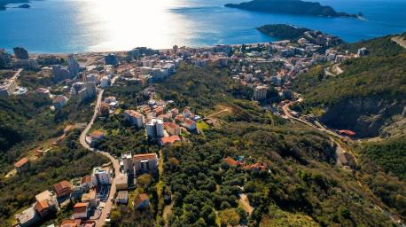 Ekskluzivno investiciono zemljište 990 m² sa pogledom na more – Bečići, Ivanovići (P+5, maksimalna b