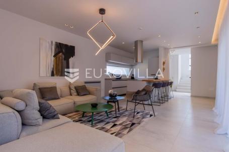 Istra, Funtana, moderna vila 180 m² s bazenom i privatnim parkingom